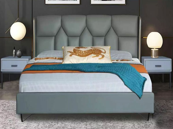 Apa pancegahan sing kudu ditindakake nalika njaga amben sing dilapisi kulit?